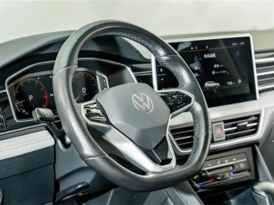 Volkswagen Tiguan L — фото 9