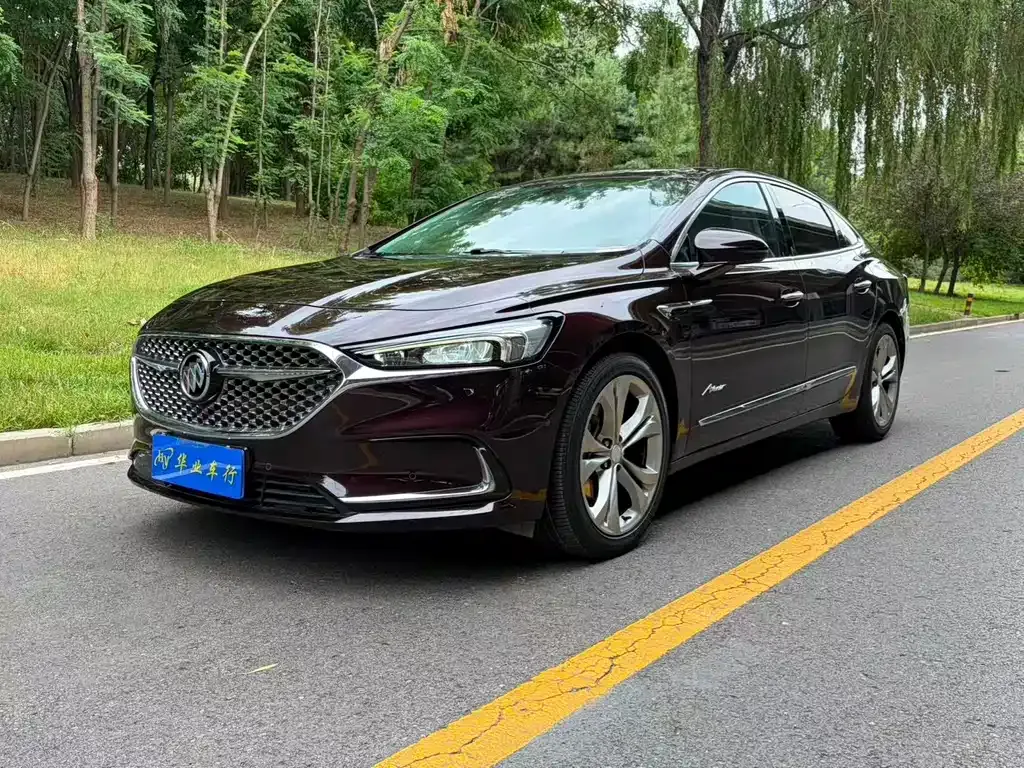 Buick LaCrosse — фото 1
