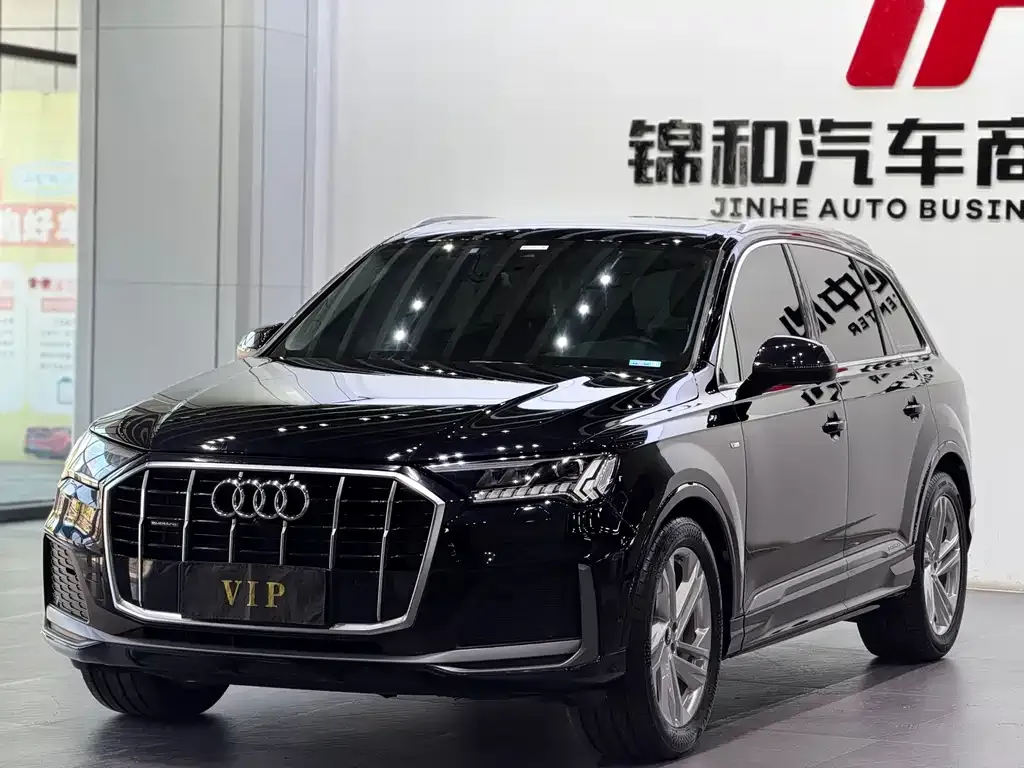 Audi Q7 — фото 1