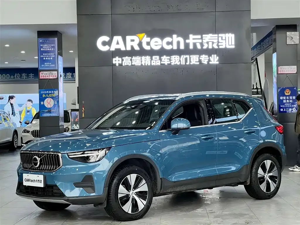 Volvo XC40 — фото 1
