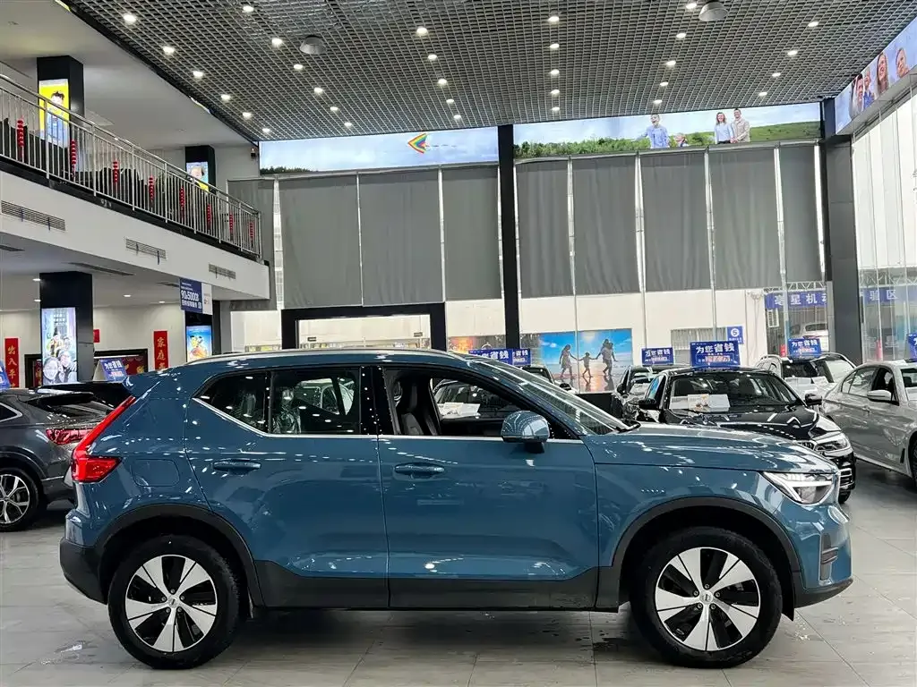 Volvo XC40 — фото 4