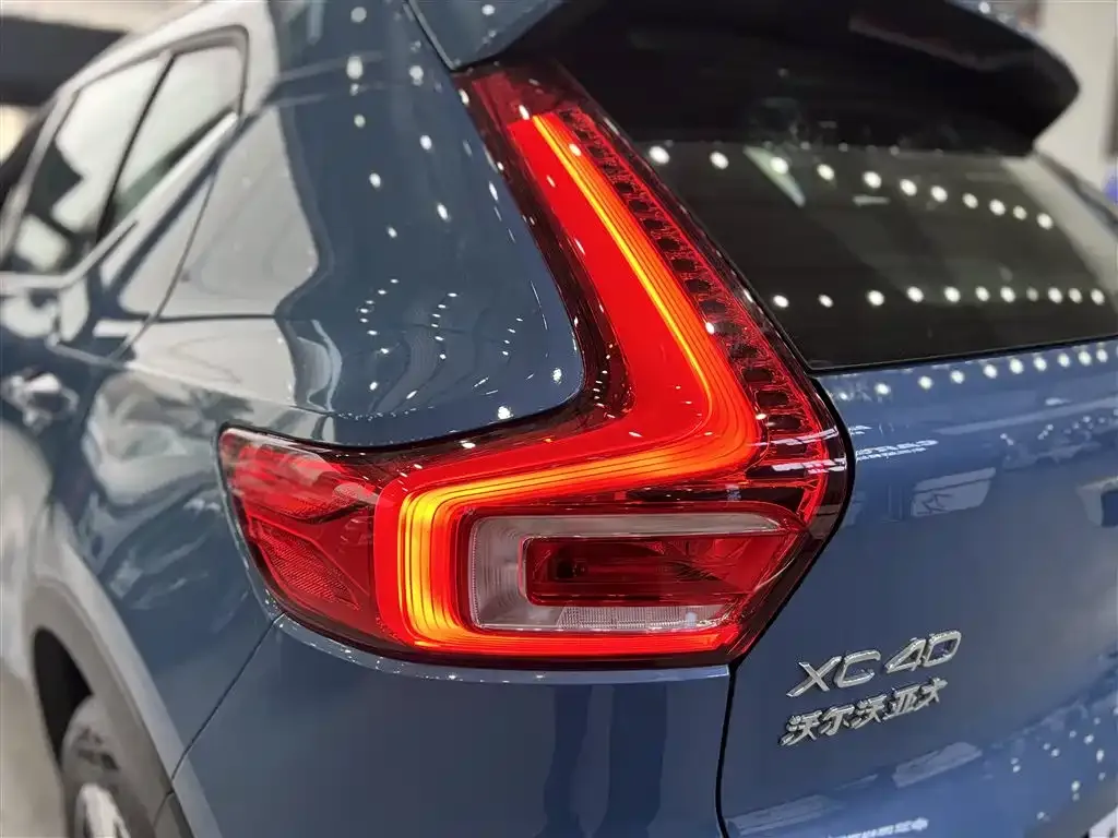 Volvo XC40 — фото 5