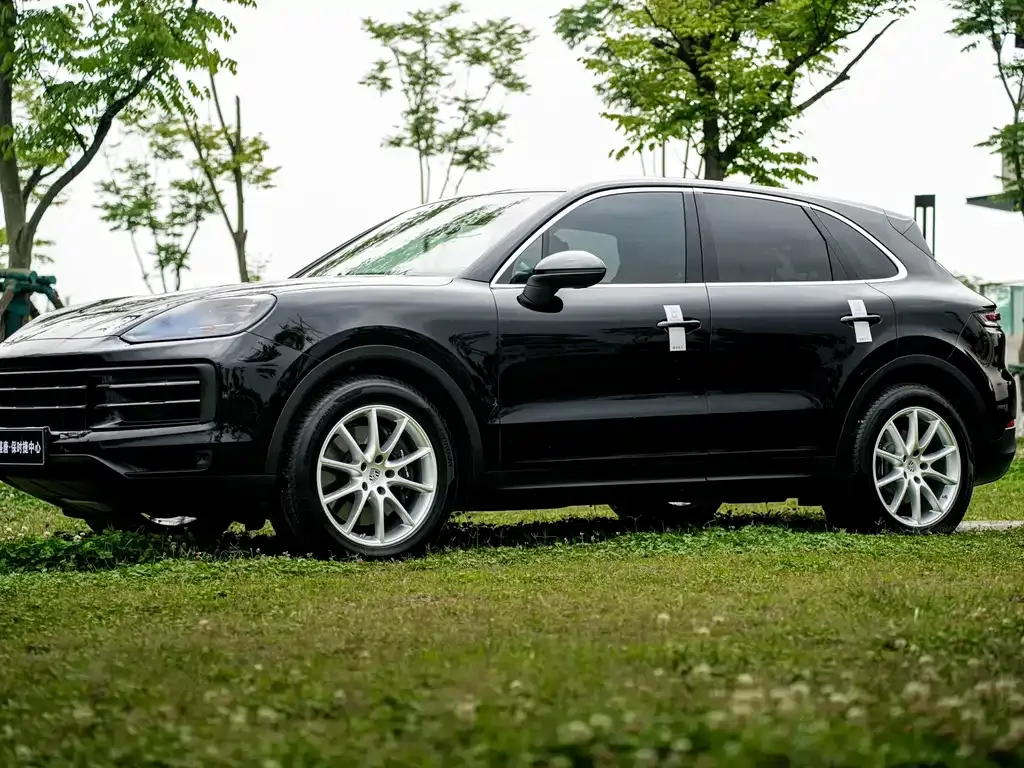 Porsche Cayenne — фото 1