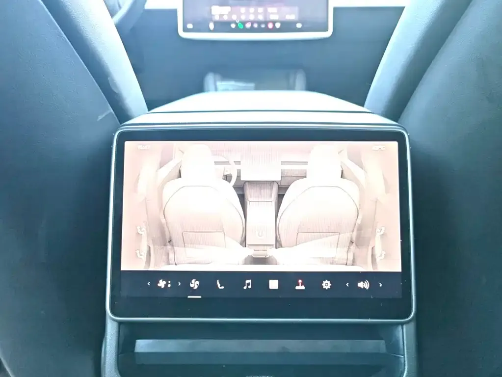 Tesla Model 3 — фото 2