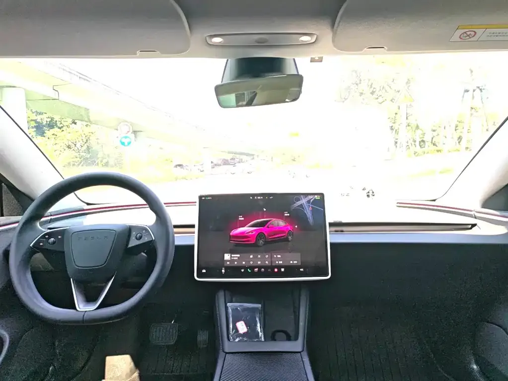 Tesla Model 3 — фото 4