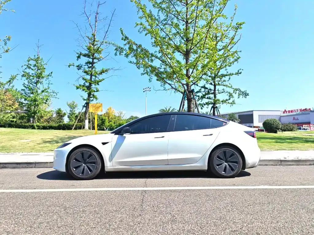 Tesla Model 3 — фото 8