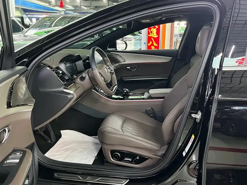 BYD Han — фото 10