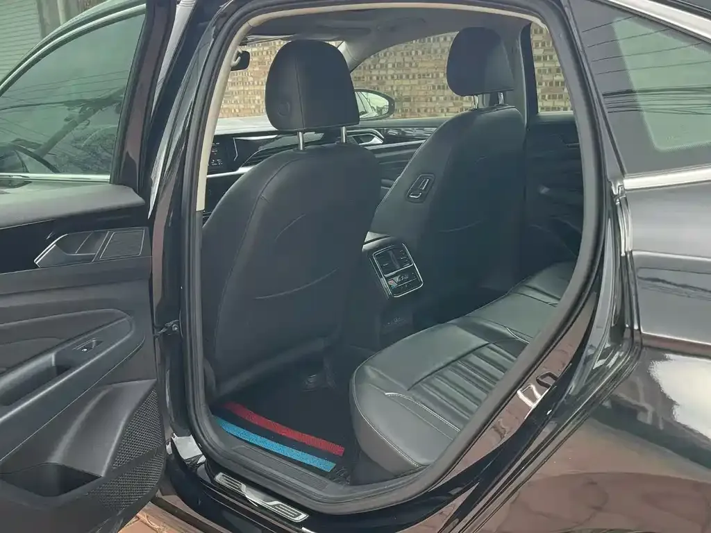 Volkswagen Passat — фото 8