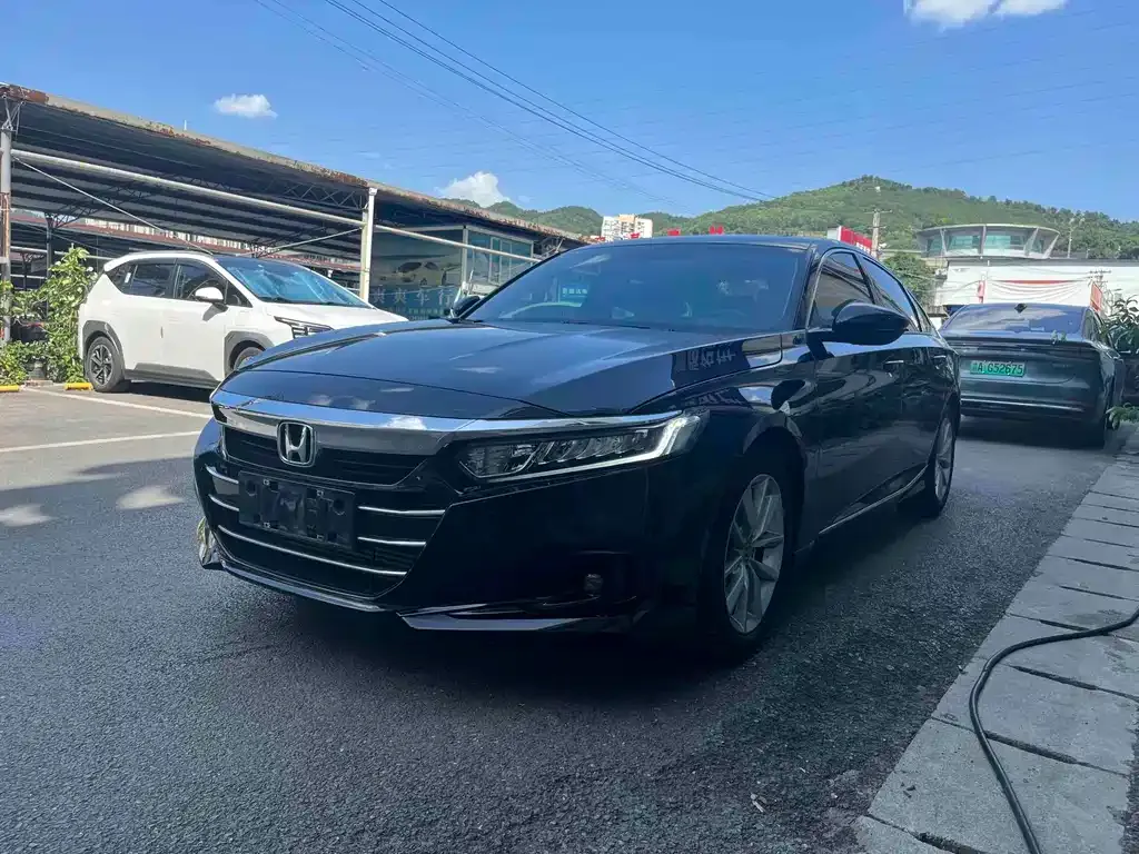 Honda Accord — фото 1