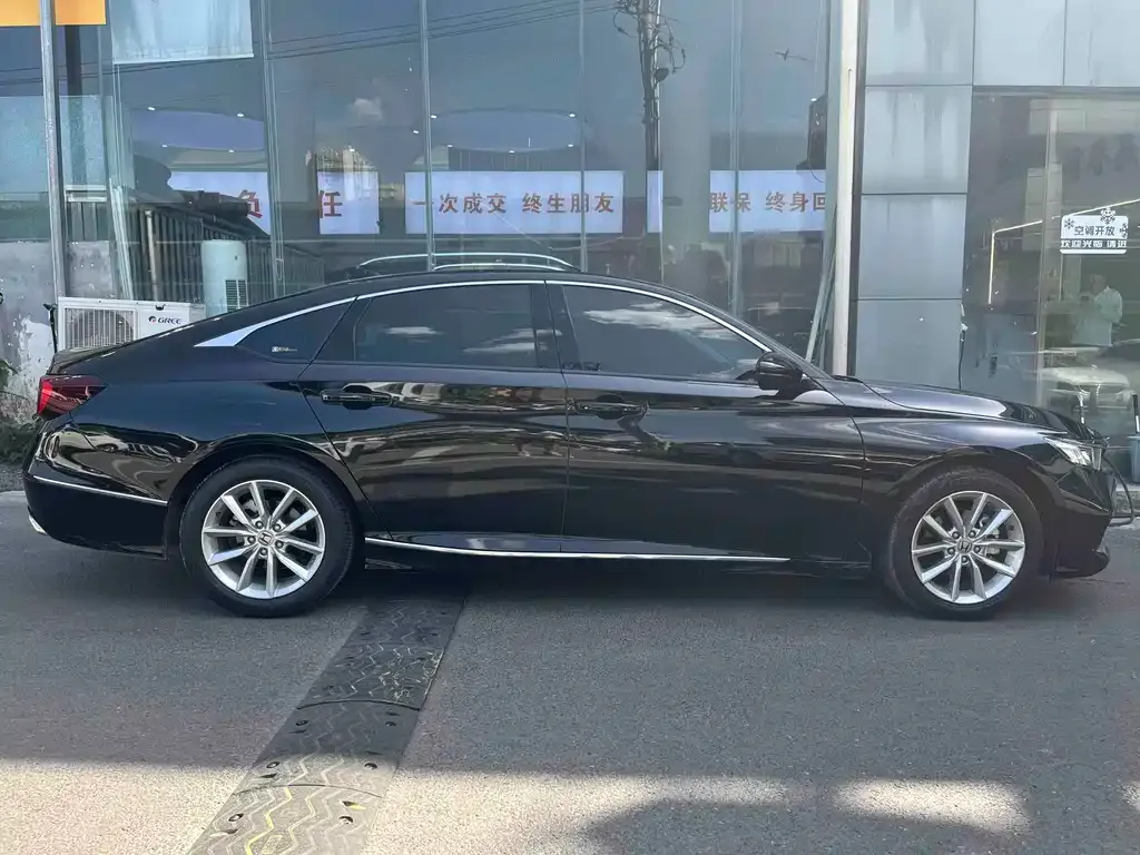 Honda Accord — фото 9