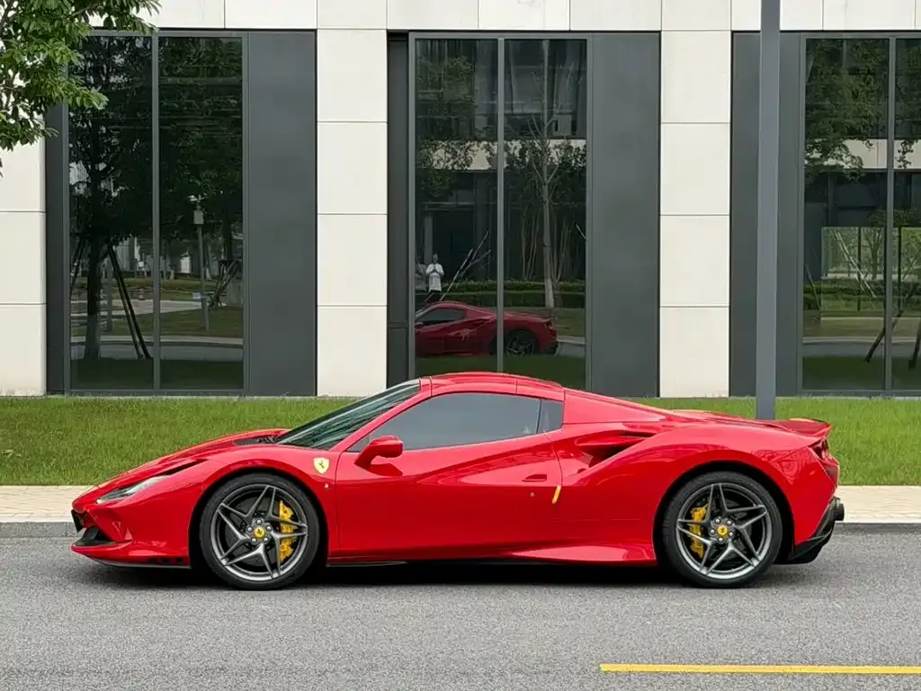 Ferrari F8 — фото 6