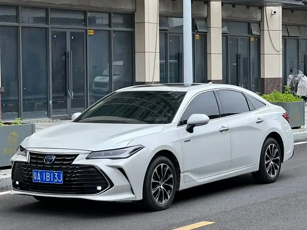 Toyota Avalon — фото 1