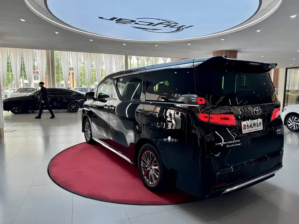 Toyota Vellfire — фото 5
