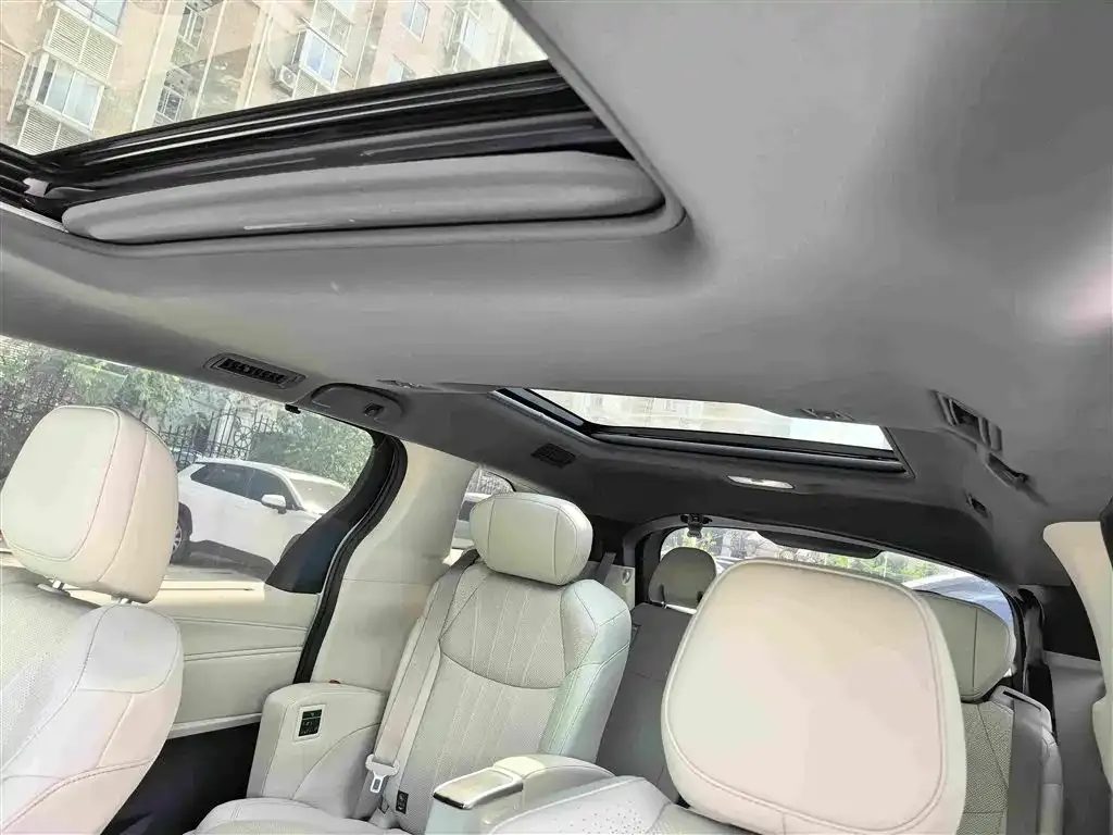 Toyota Granvia — фото 7
