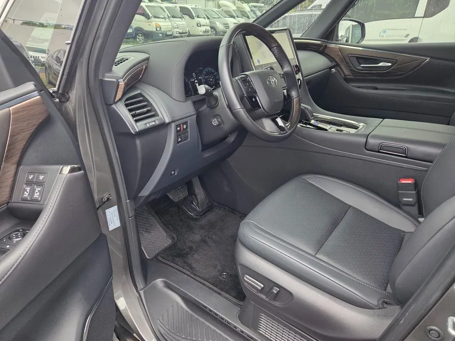 Toyota Alphard — фото 2