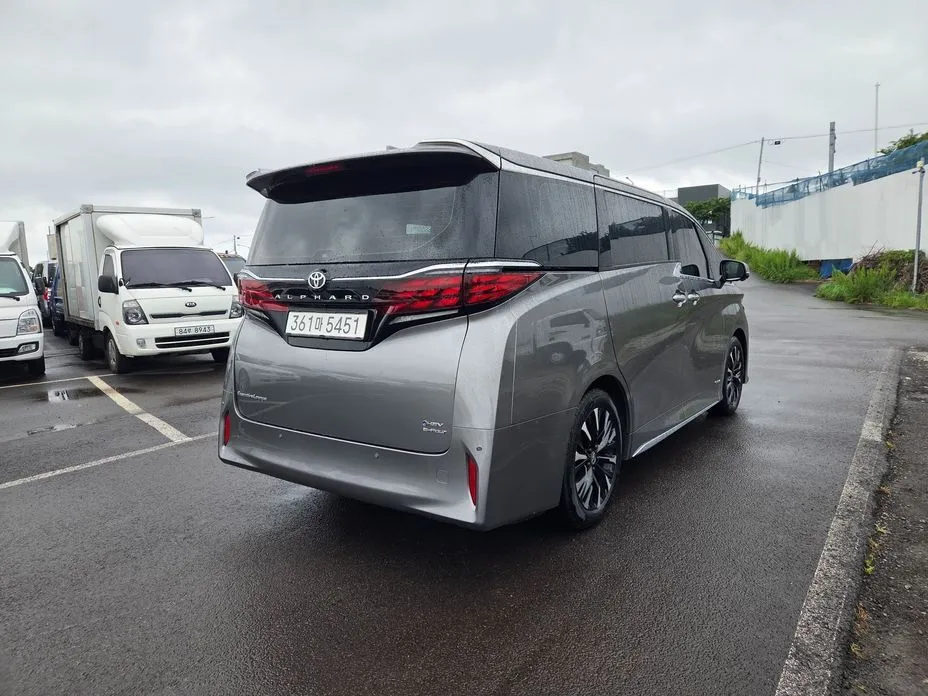 Toyota Alphard — фото 6