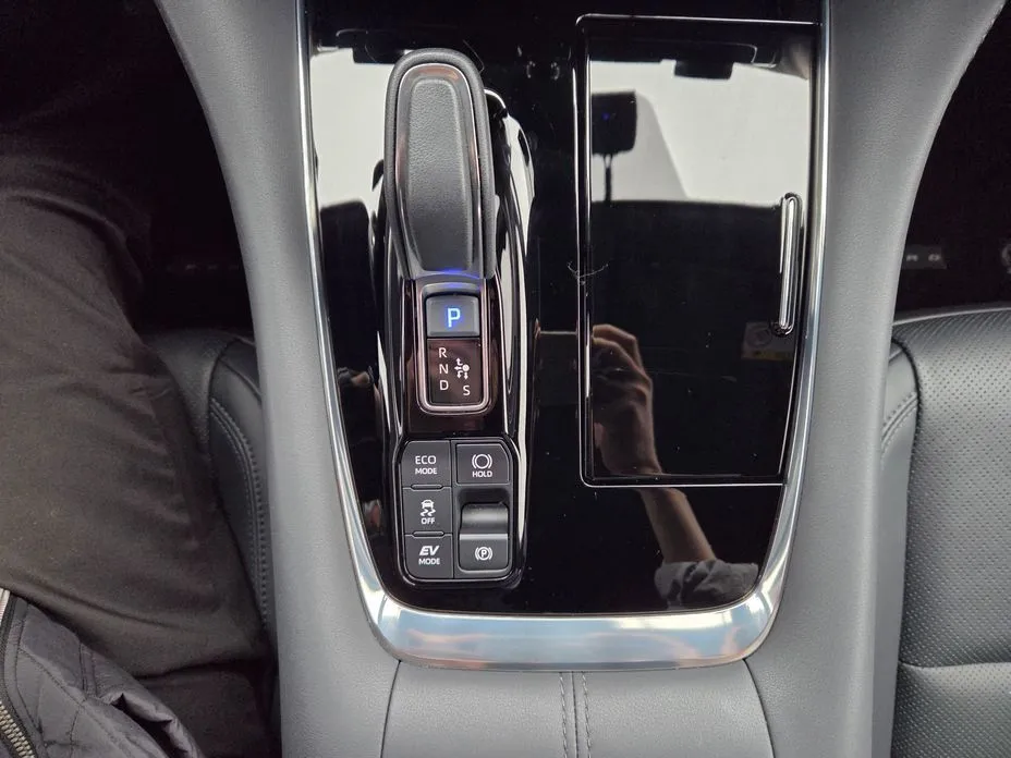 Toyota Alphard — фото 7