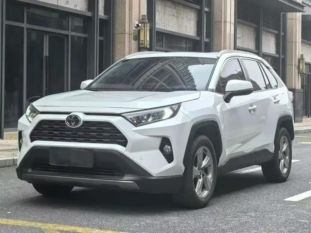 Toyota RAV4 — фото 1