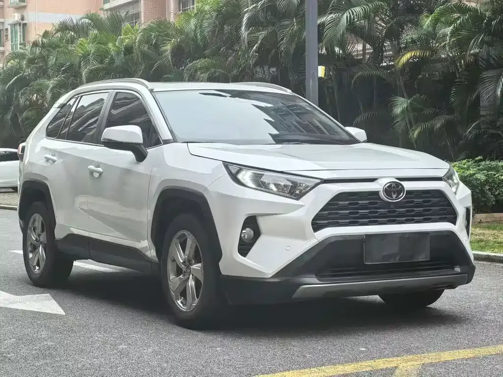 Toyota RAV4 — фото 6
