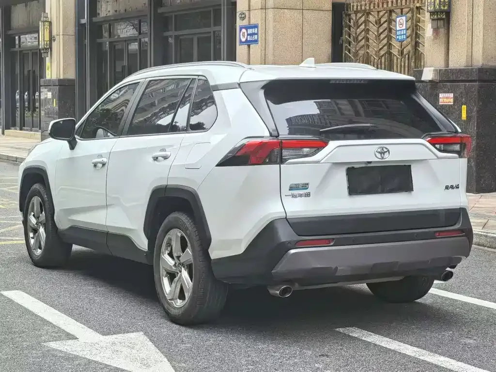 Toyota RAV4 — фото 5