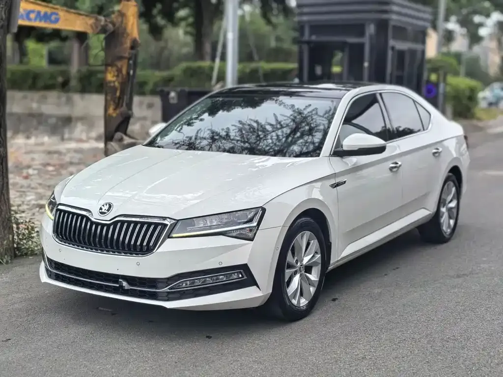 Skoda Superb — фото 1
