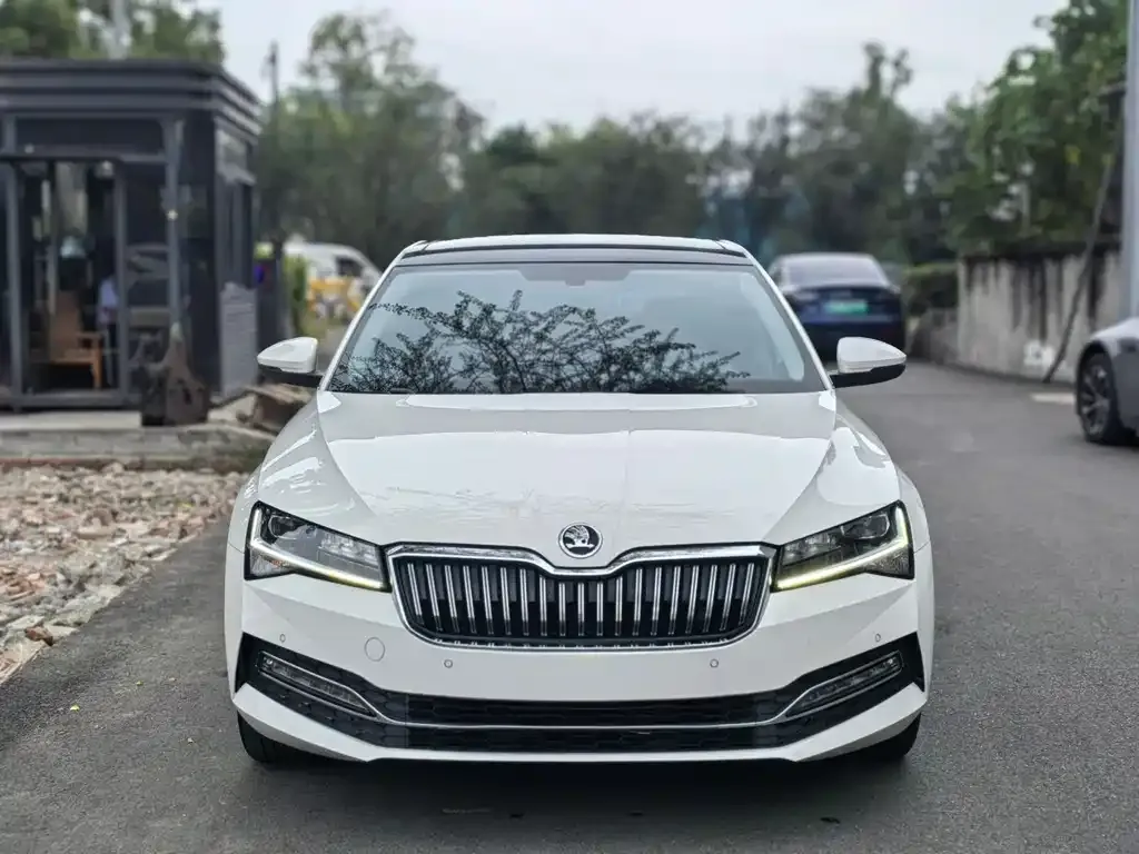 Skoda Superb — фото 9
