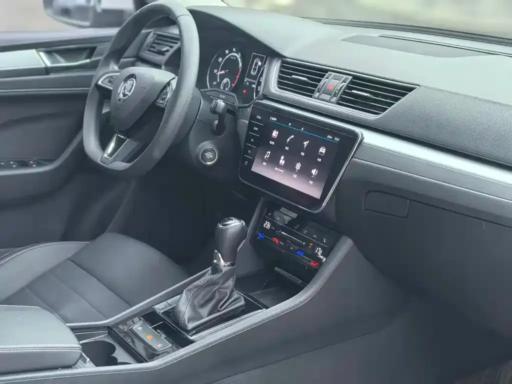 Skoda Superb — фото 10