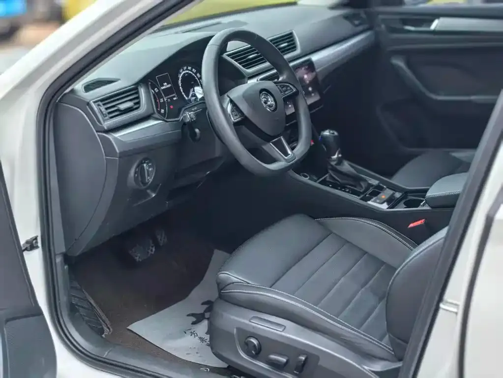 Skoda Superb — фото 4
