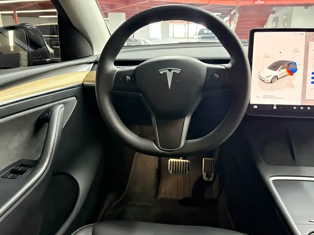 Tesla Model Y — фото 9
