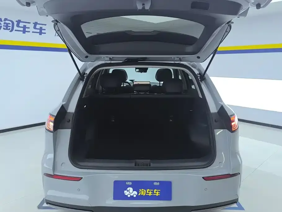 Geely Galaxy E5 — фото 3