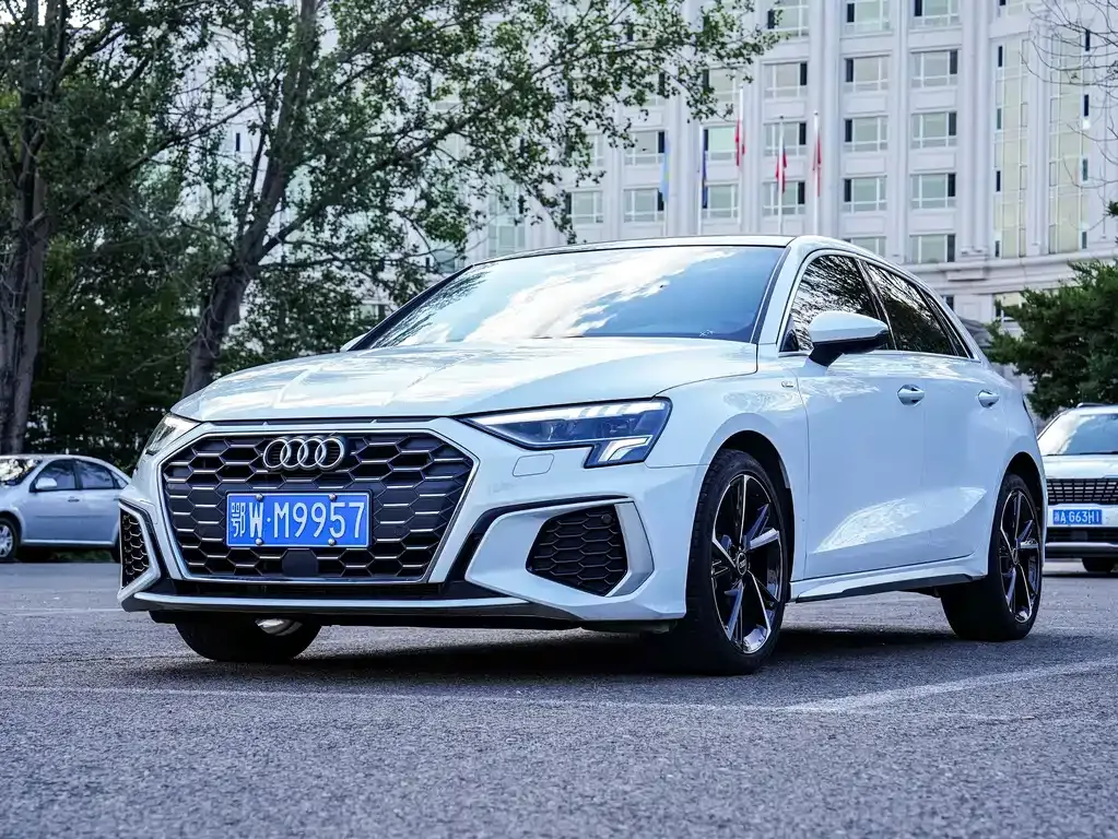 Audi A3 — фото 1