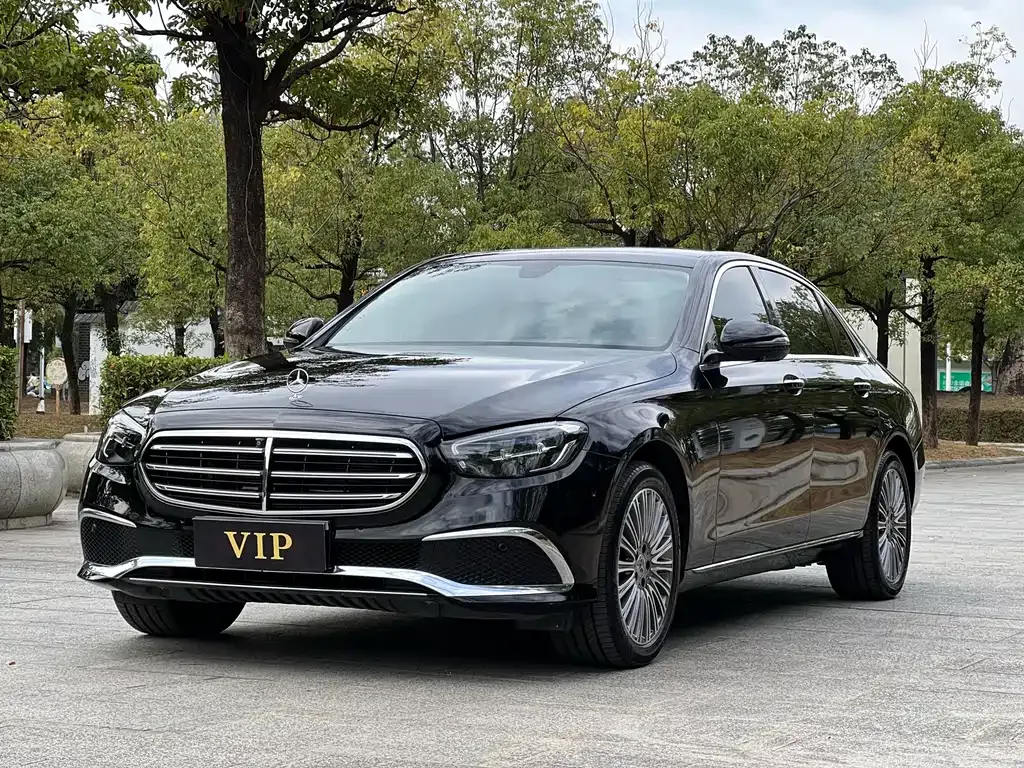 Mercedes-Benz E-Class — фото 1