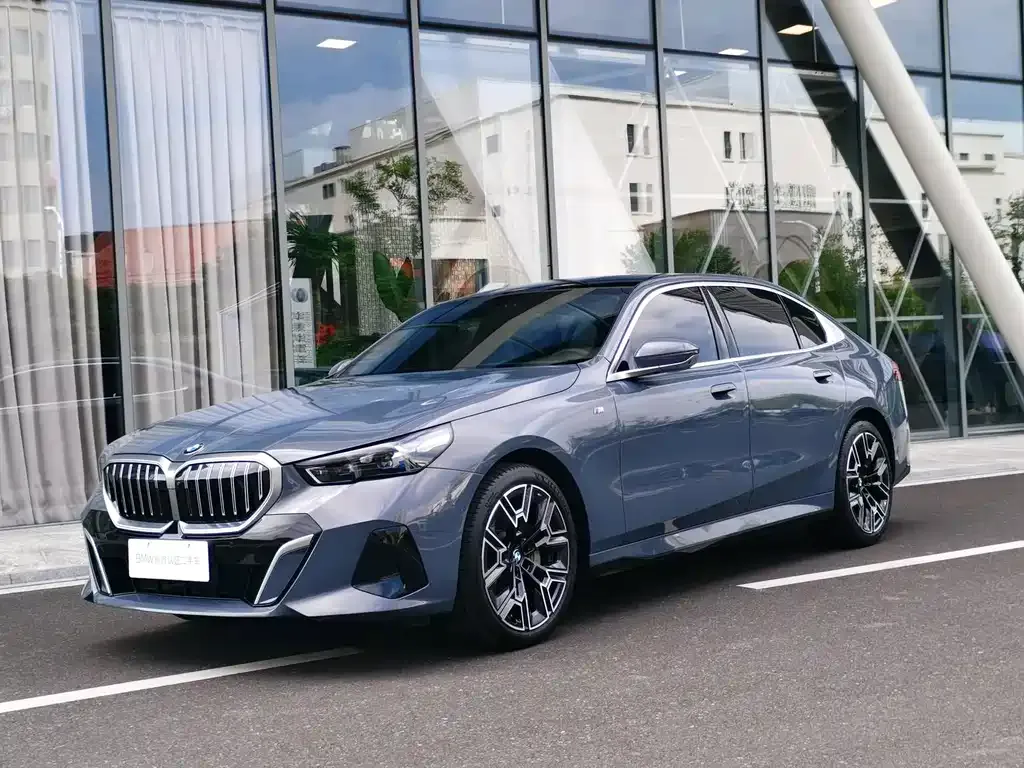 BMW 5 Series — фото 1