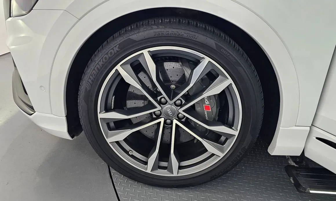 Audi SQ8 2021 из KR, фото 5