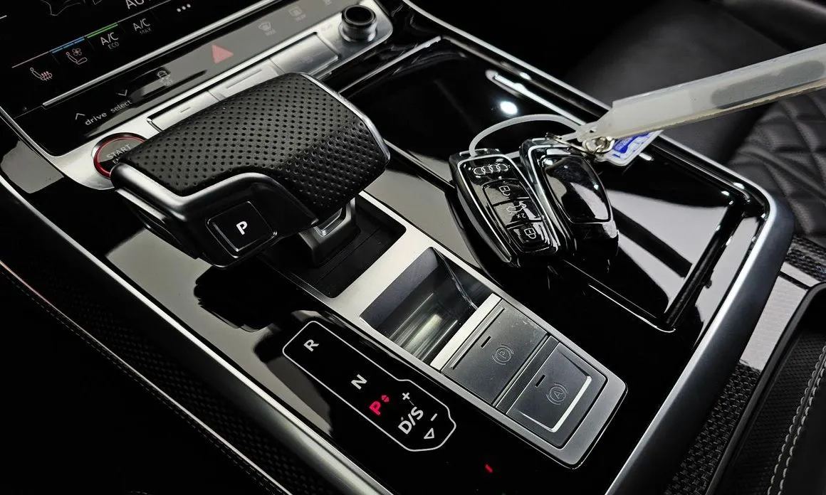 Audi SQ8 2021 из KR, фото 8
