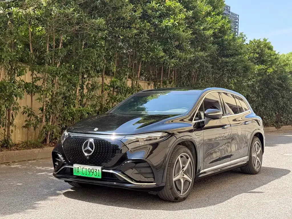 Mercedes-Benz EQS SUV — фото 1