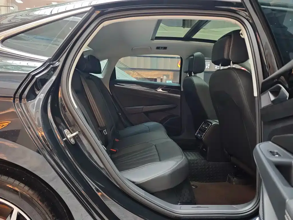 Volkswagen Passat — фото 7