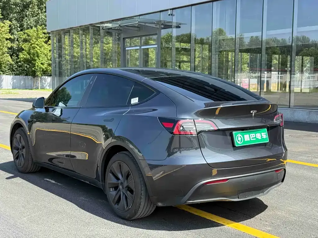 Tesla Model Y — фото 6