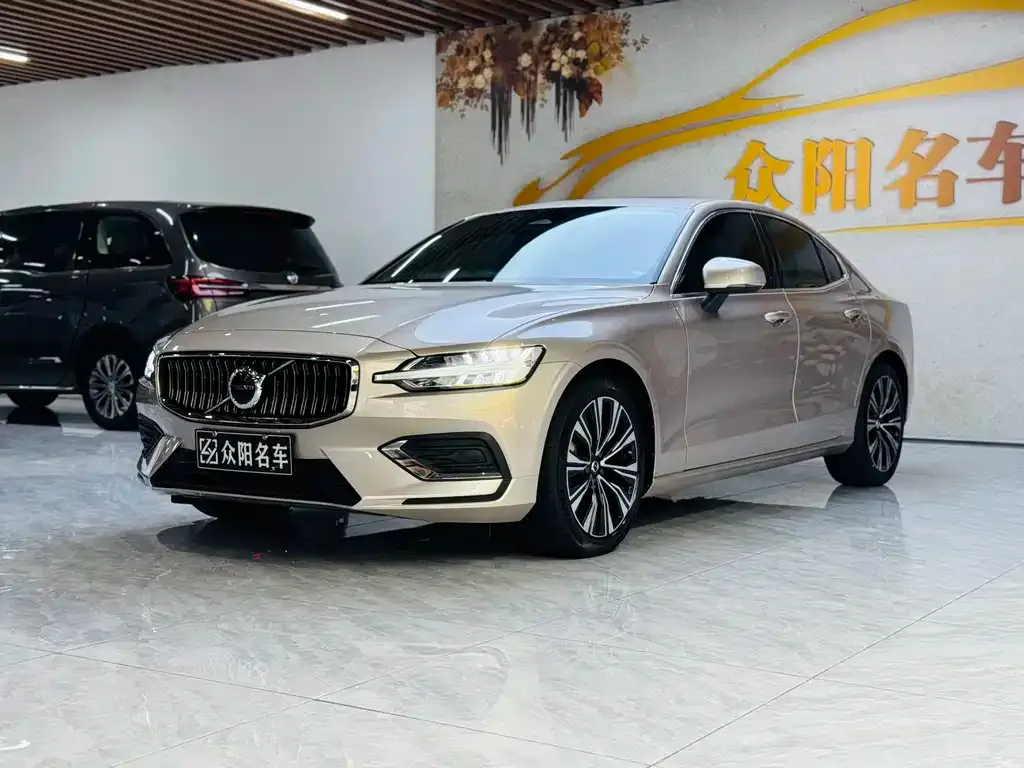Volvo S60 — фото 1