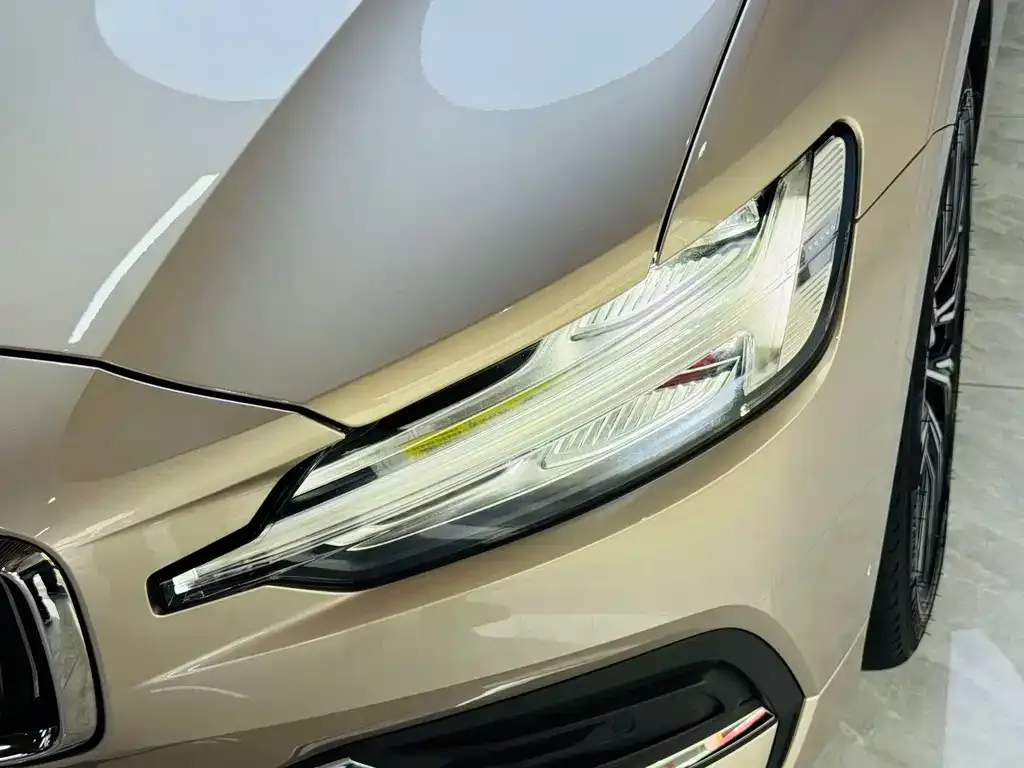 Volvo S60 — фото 4