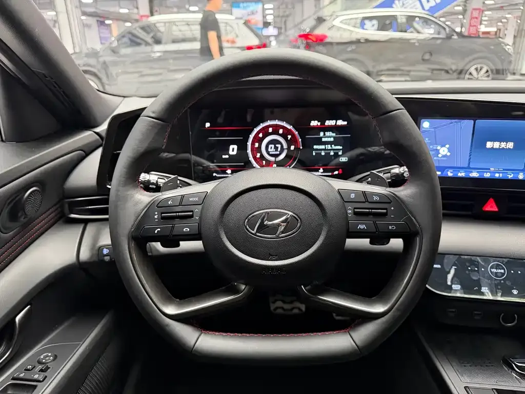 Hyundai Elantra — фото 5