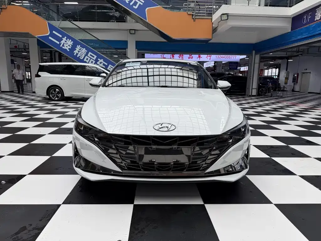 Hyundai Elantra — фото 9