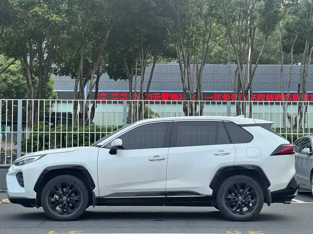 Toyota Wildlander — фото 7