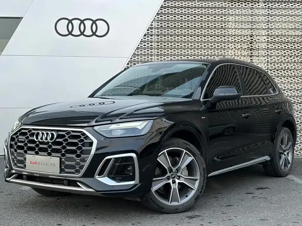Audi Q5L — фото 1