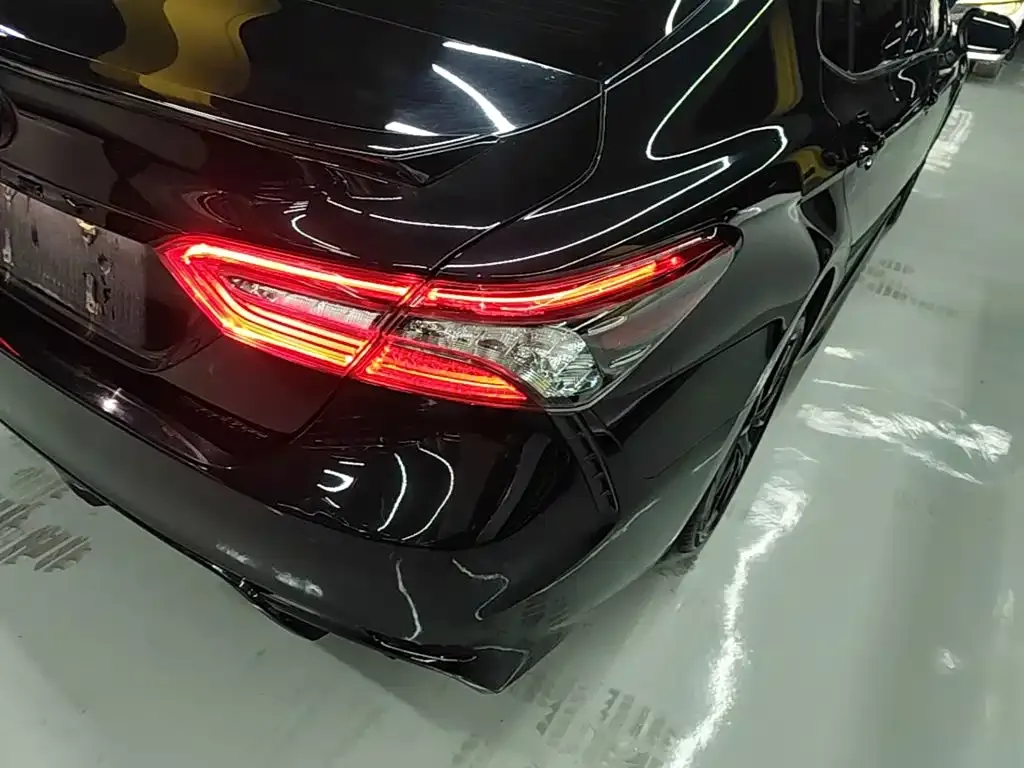 Toyota Camry — фото 5
