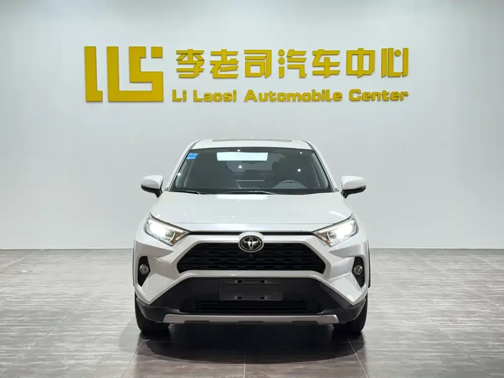 Toyota RAV4 — фото 4