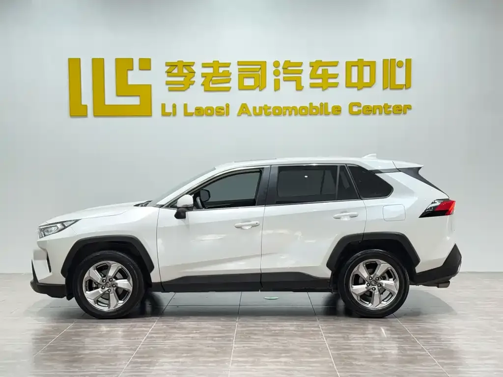 Toyota RAV4 — фото 9