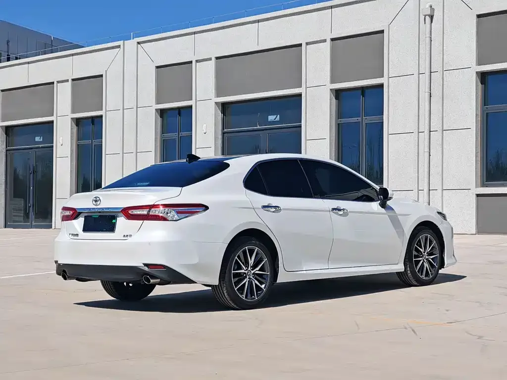 Toyota Camry — фото 6
