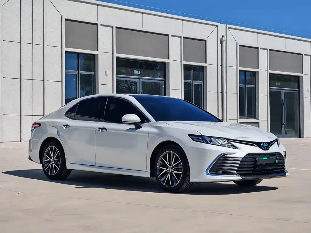 Toyota Camry — фото 8