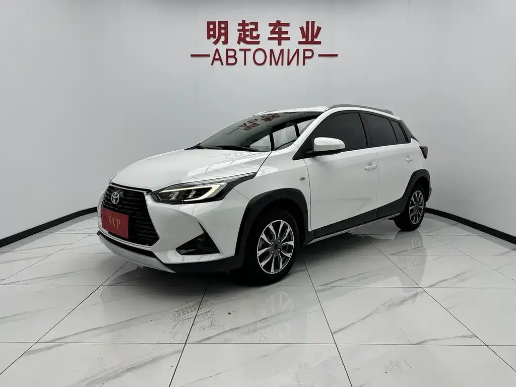 Toyota Yaris L — фото 1